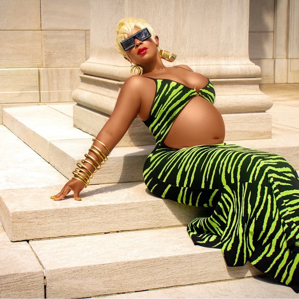 Dress perfect for a fit body or maternity shoot - Picture 3 of 3